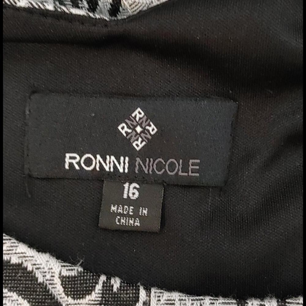 Ronni Nicole Dress - Picture 4 of 5